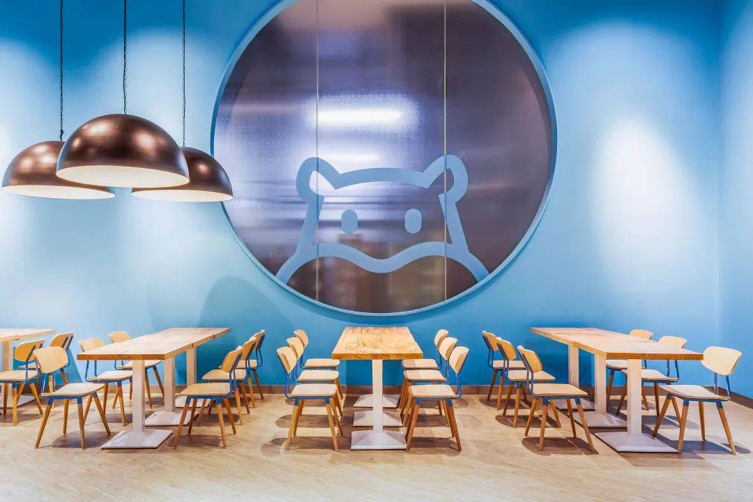 八步阿里巴巴盒马机器人餐厅，打造未来概念的餐饮空间设计